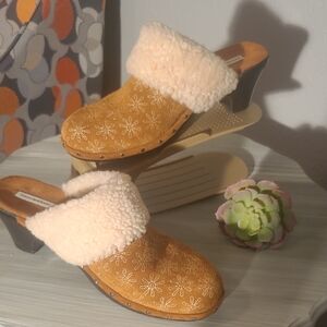 Isaac Mizrahi Tan Floral Mules with Cream Fur
